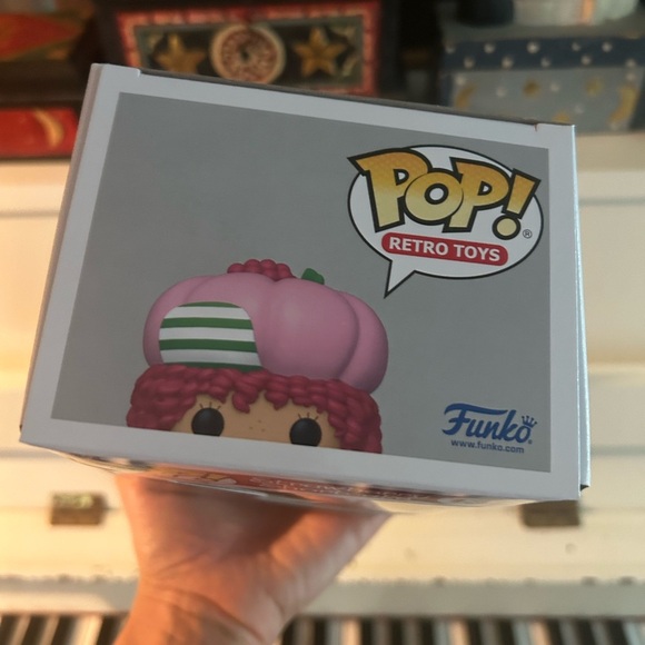Funko Pop! Retro Toys Raspberry Tart Figure - Pink and Green 137 - Picture 5 of 10